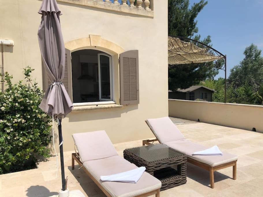 Appartement Dans Bastide A Saint Remy De Provence Exterior foto